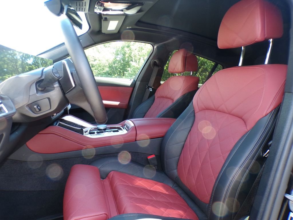 Used 2026 Black BMW xDrive40i image 5