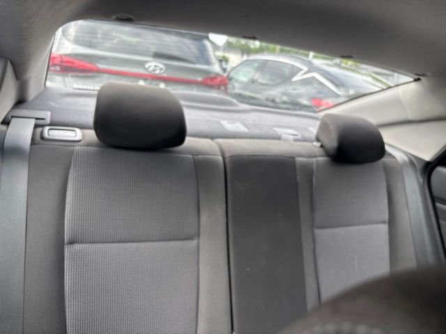 Used 2018 Frost White Pearl Hyundai SE image 12