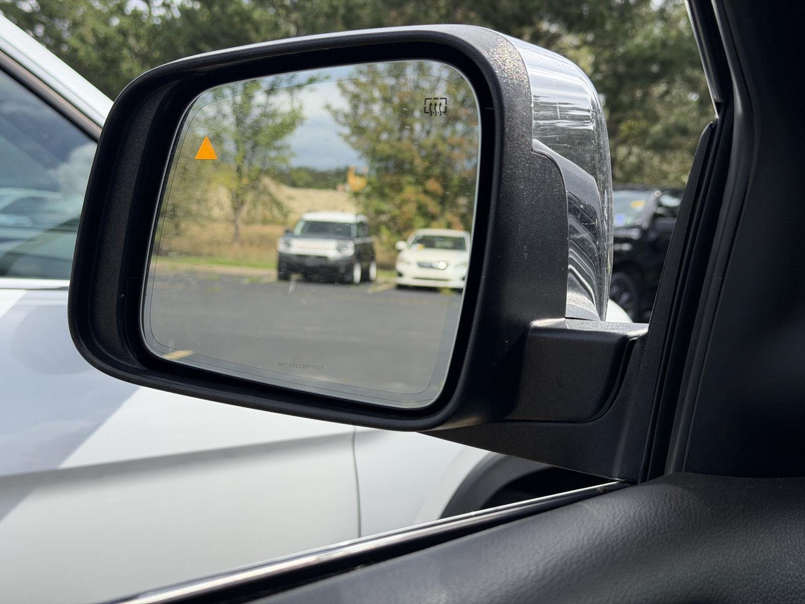 Used 2020 Diamond Black Crystal Pearlcoat Jeep Overland image 8