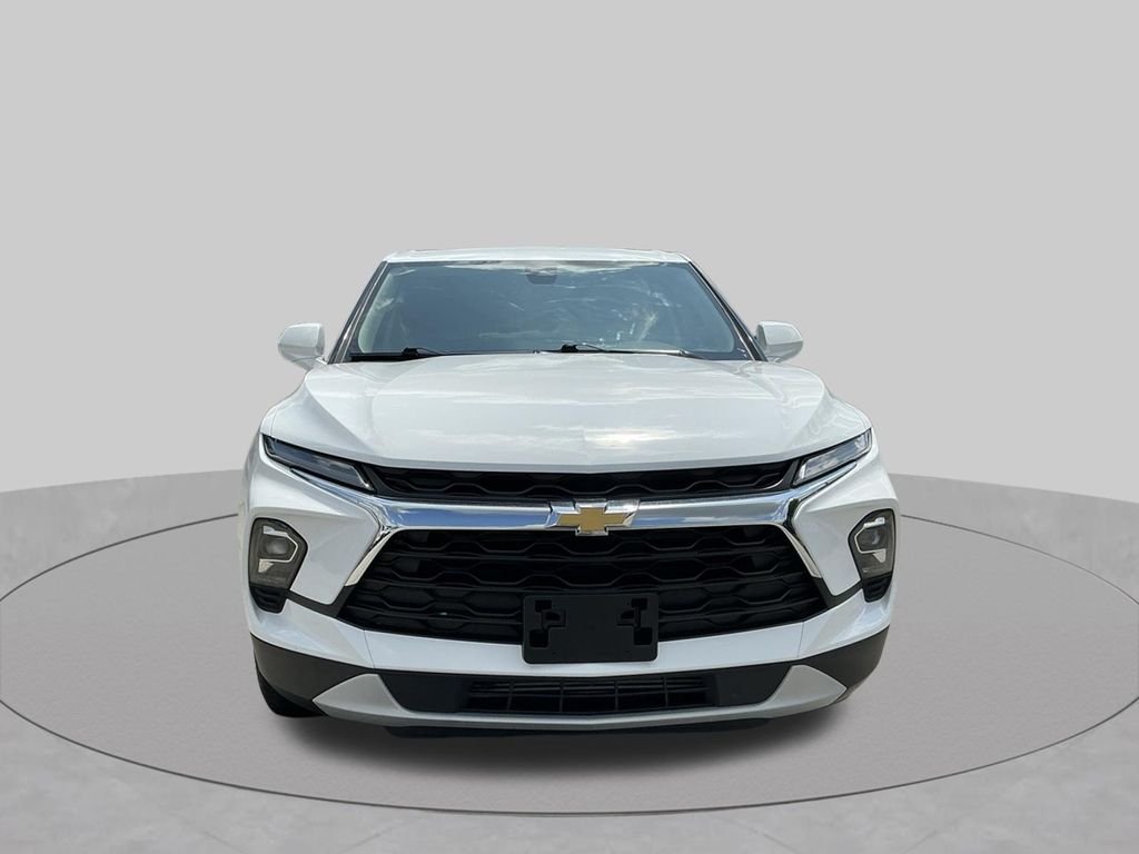 Used 2025 White Chevrolet LT image 10