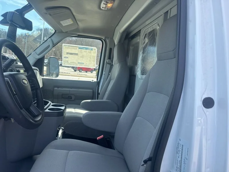 New 2026 Oxford White Ford E-350 SRW image 16