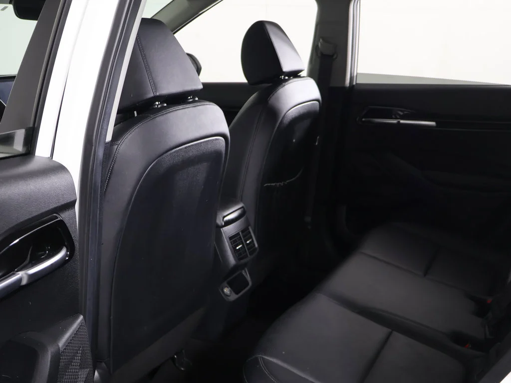 Used 2021 White Kia EX image 28