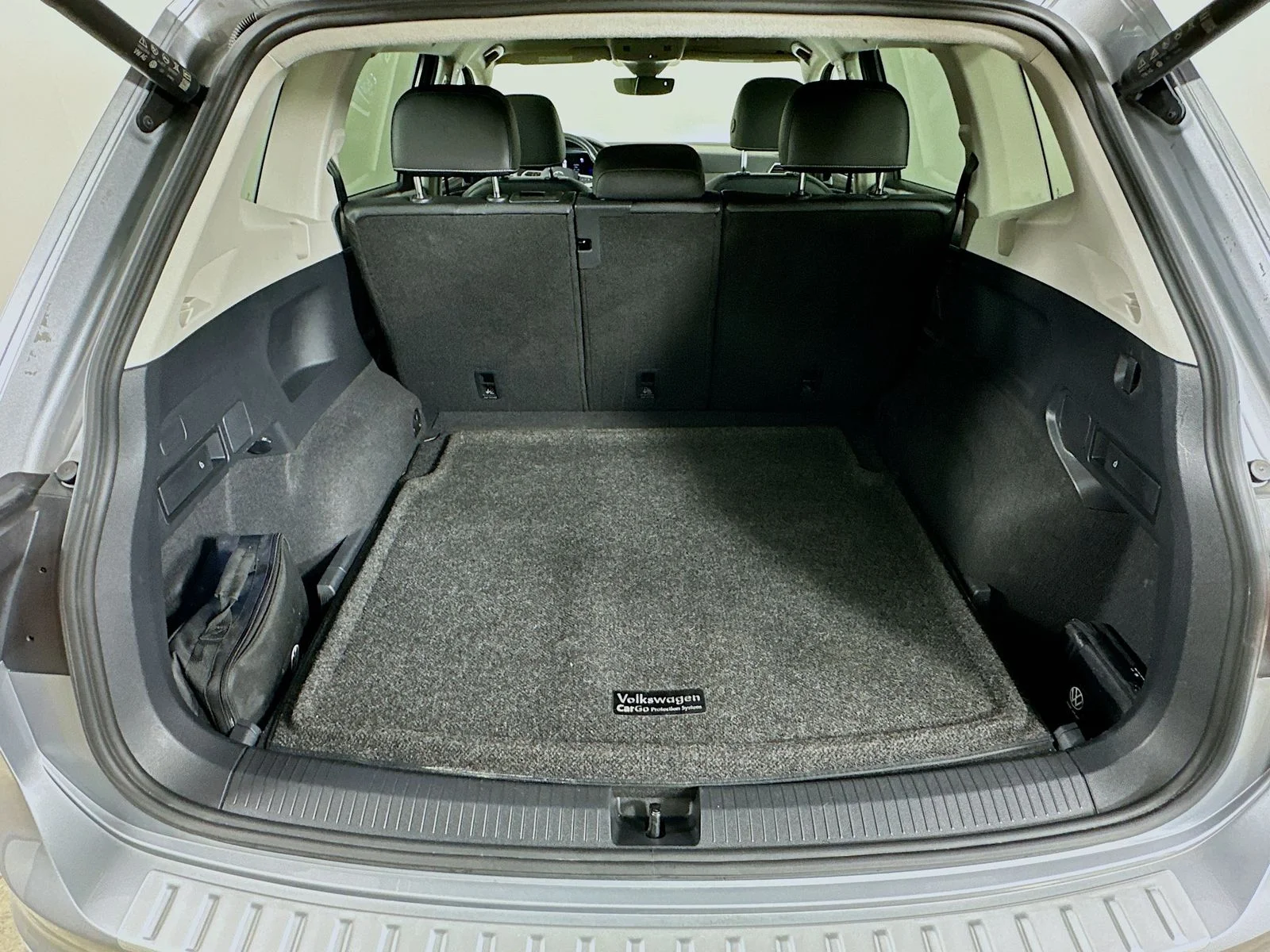 Used 2022 Silver Volkswagen  image 36