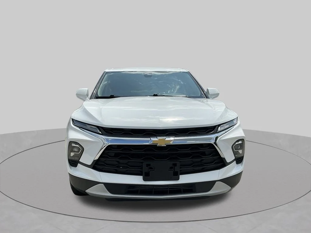 Used 2025 White Chevrolet LT image 10
