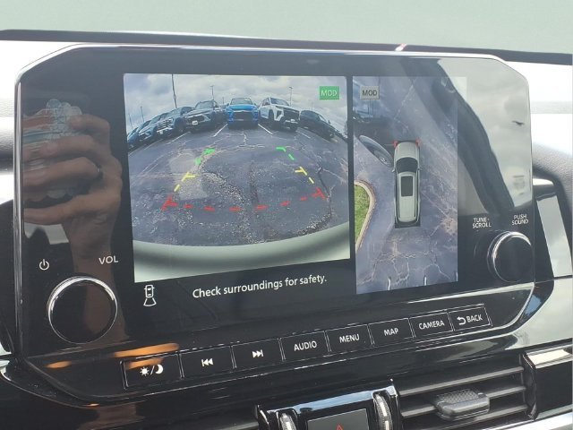 Used 2025  Nissan SL image 6