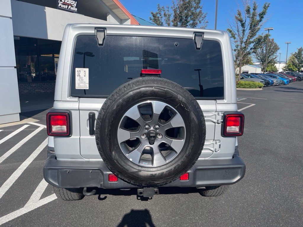 Used 2023 Silver Jeep Sahara image 4