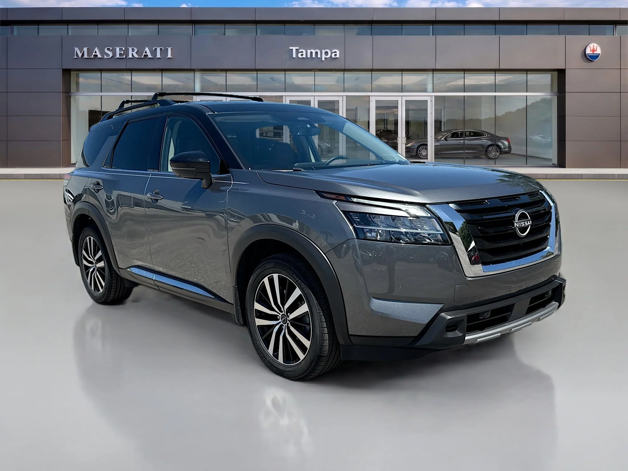 2024 Nissan Pathfinder Platinum 2WD's photo