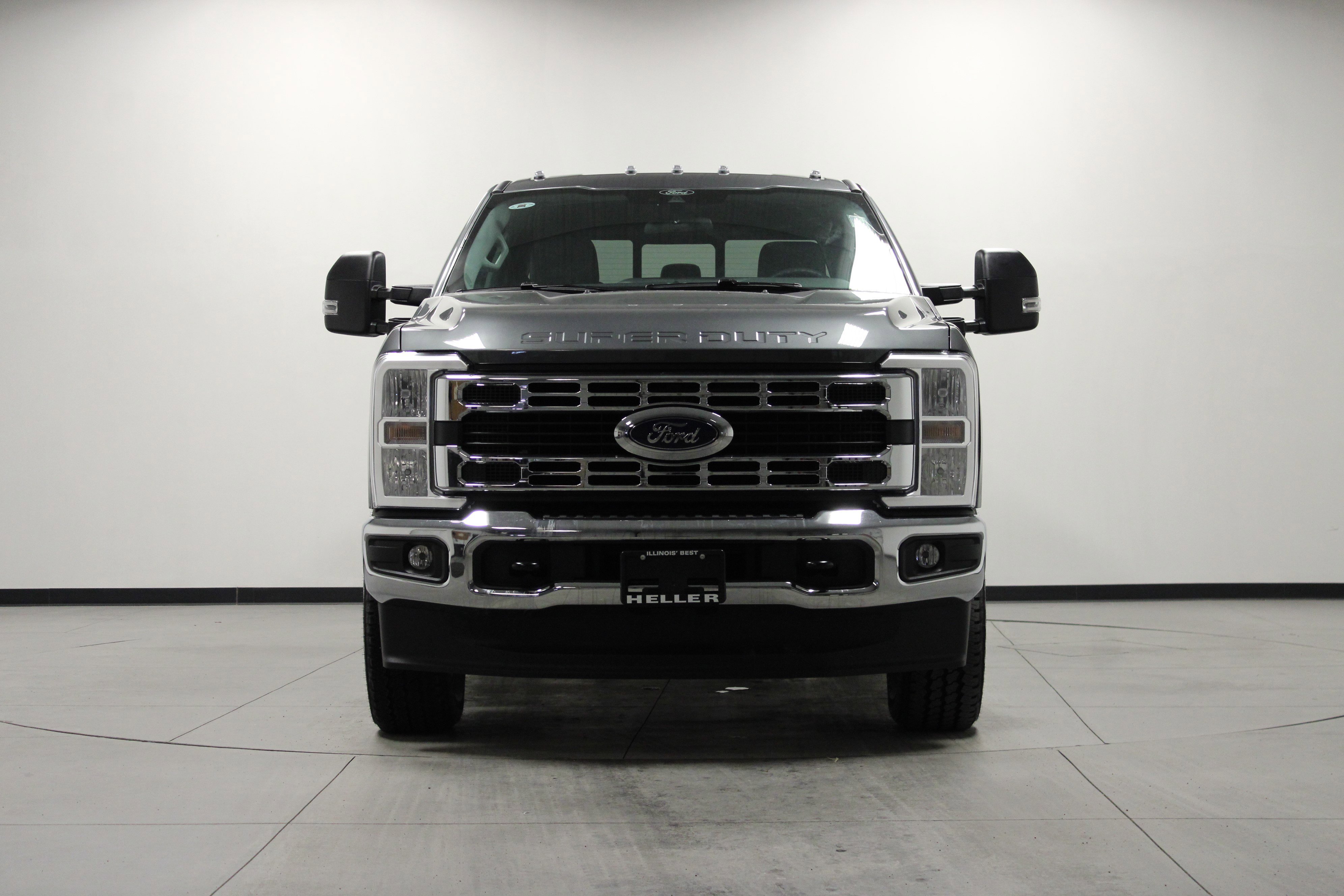 New 2026 Carbonized Gray Metallic Ford XLT image 9