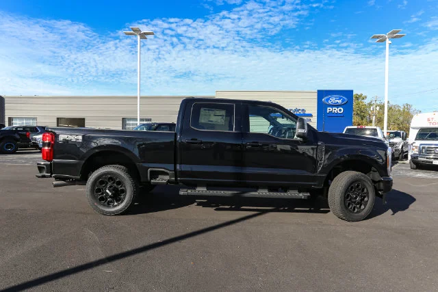 New 2027 Black Metallic Ford XLT image 11