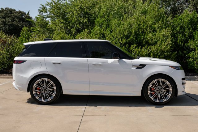 New 2027 Fuji White Land Rover Dynamic SE image 8