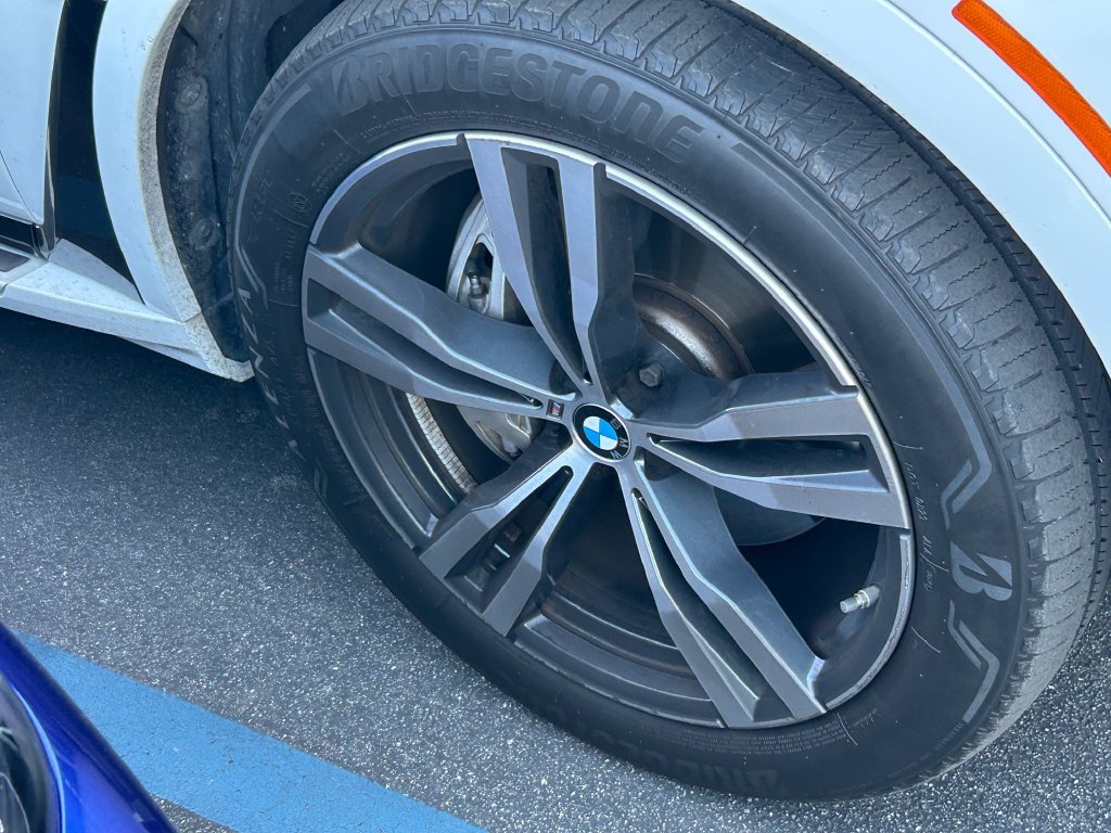 Certified Used 2024 Alpine White BMW xDrive40i image 2