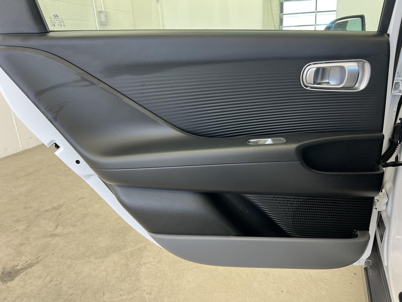 2025 Hyundai IONIQ 6 SE - Photo 22