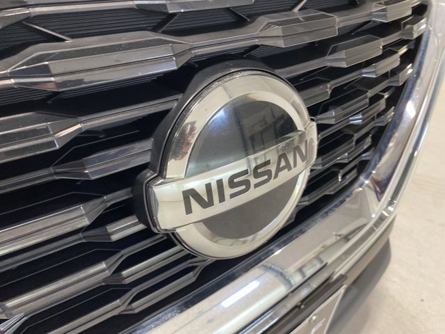 Used 2021 Pearl White Tricoat Nissan SL image 29