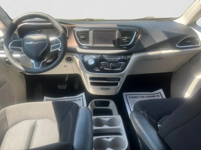Used 2023 White Chrysler LX image 10