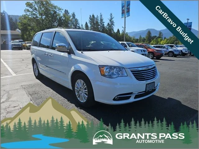 2012 Chrysler Town & Country Limited's photo