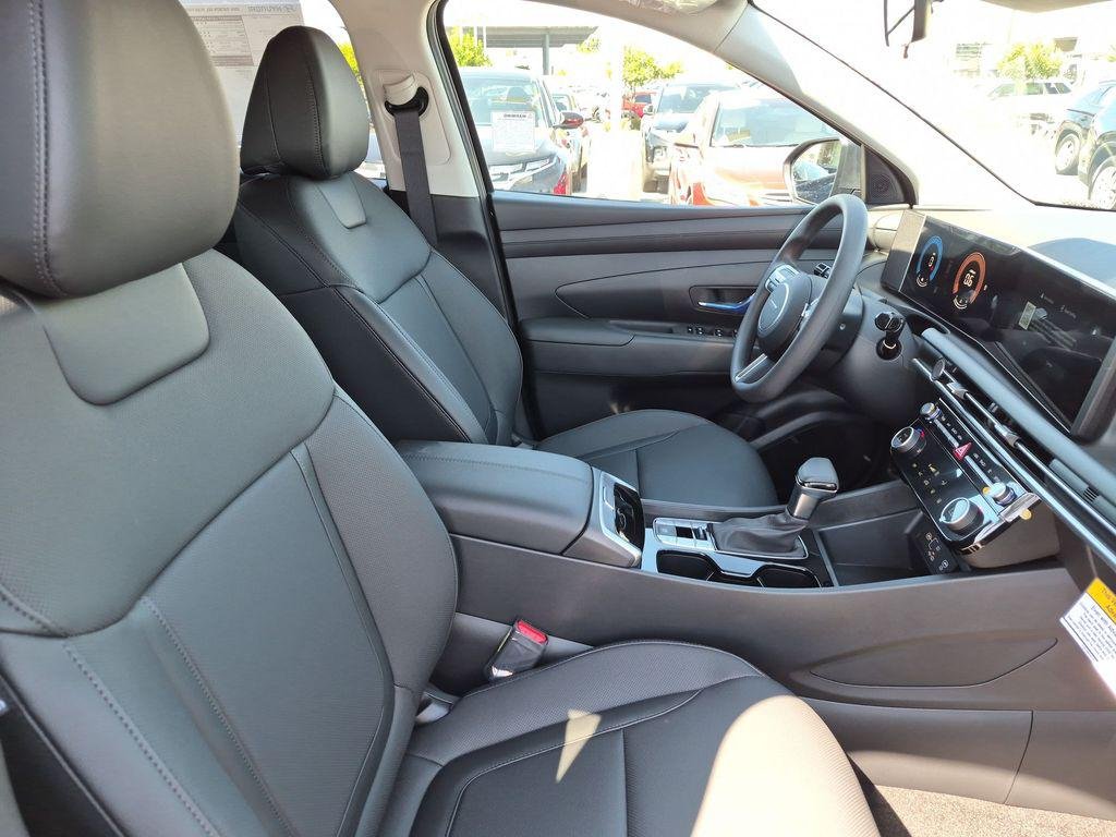 New 2026 Black Hyundai SEL Plus FWD image 31