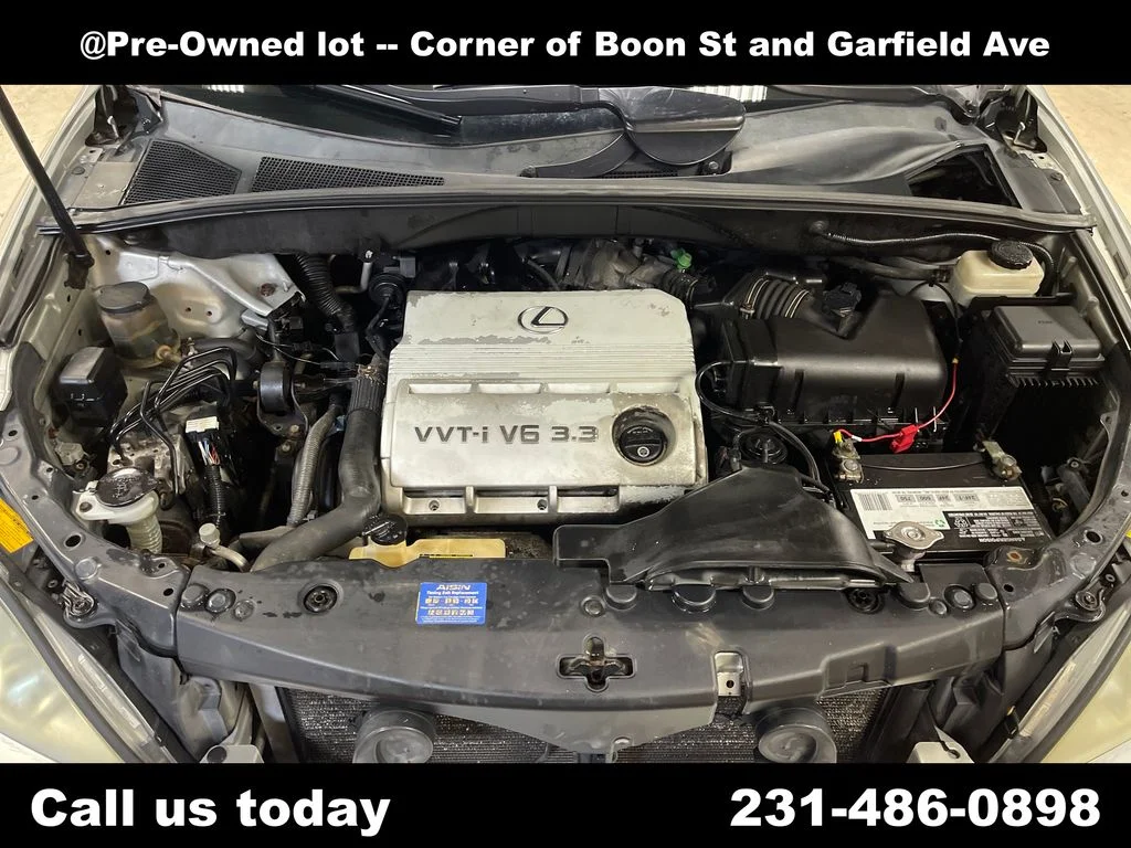 Used 2004  Lexus 330 image 3