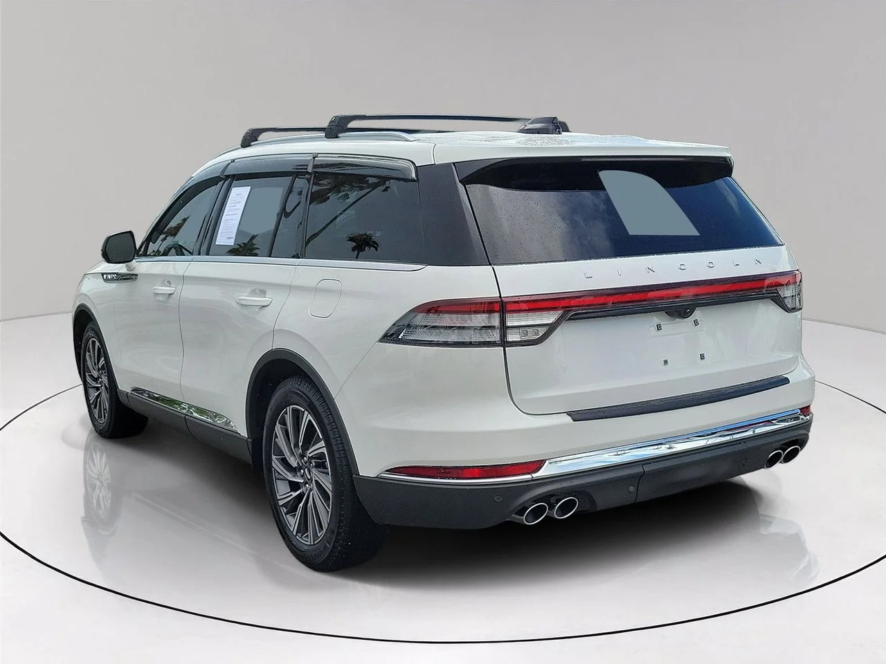 Used 2026 White Lincoln Premiere image 6