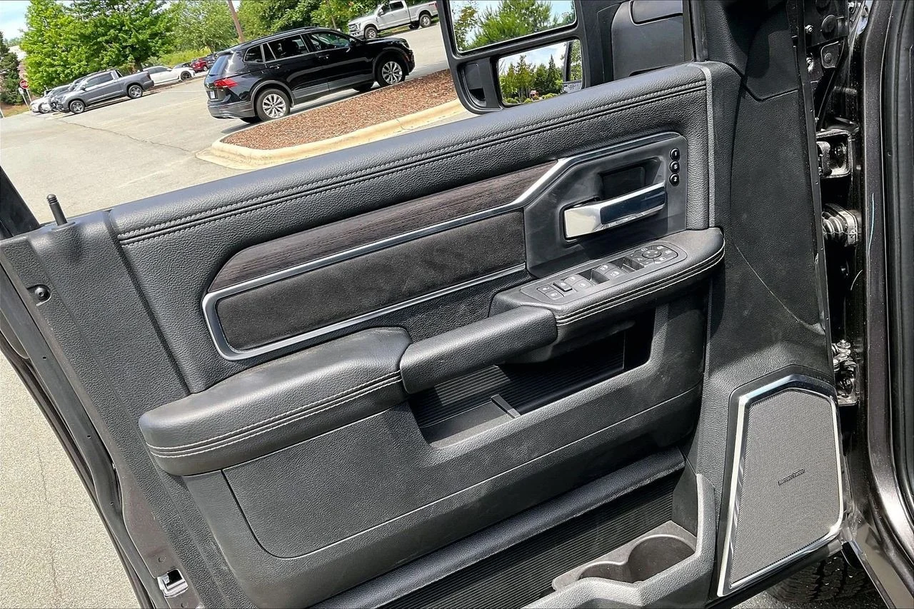 New 2026 Granite Crystal Metallic Clear-Coat Exterior Paint RAM Laramie image 52