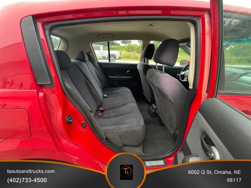 Used 2008 Red Nissan S Hatchback 4D image 17