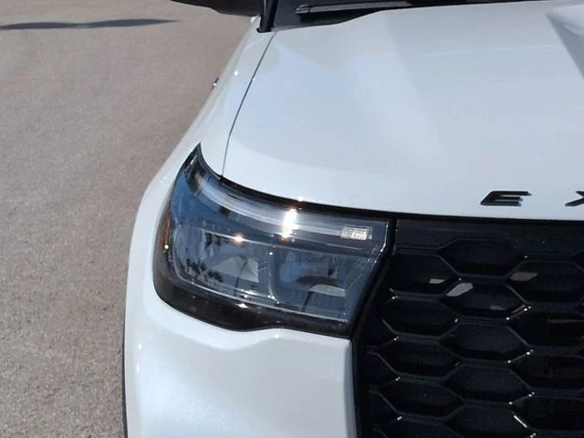 New 2026 Star White Metallic Tri-Coat Ford ST-Line image 10