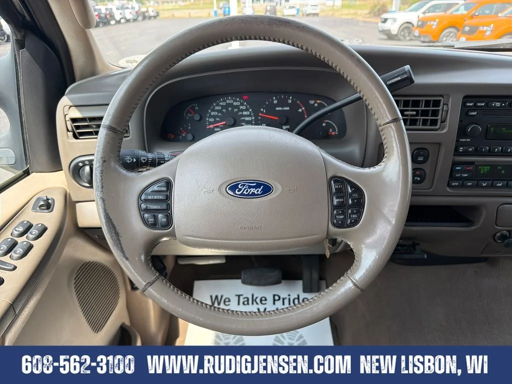 Used 2003 Green Ford Limited image 14