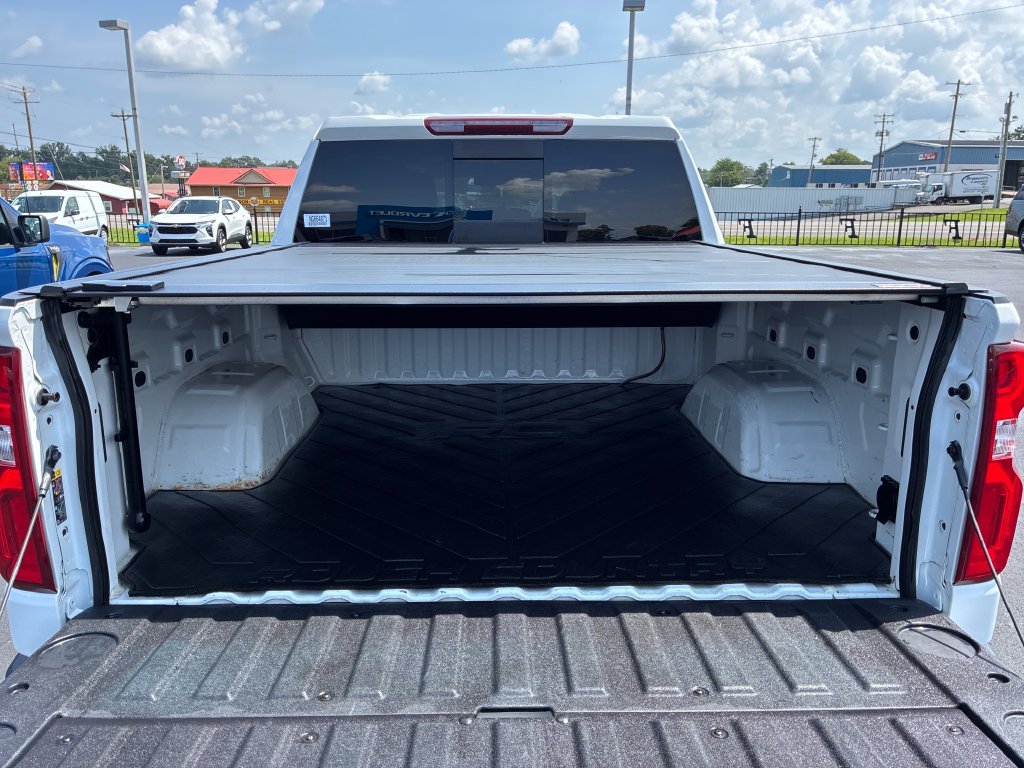 Used 2022 White Chevrolet LTZ image 17