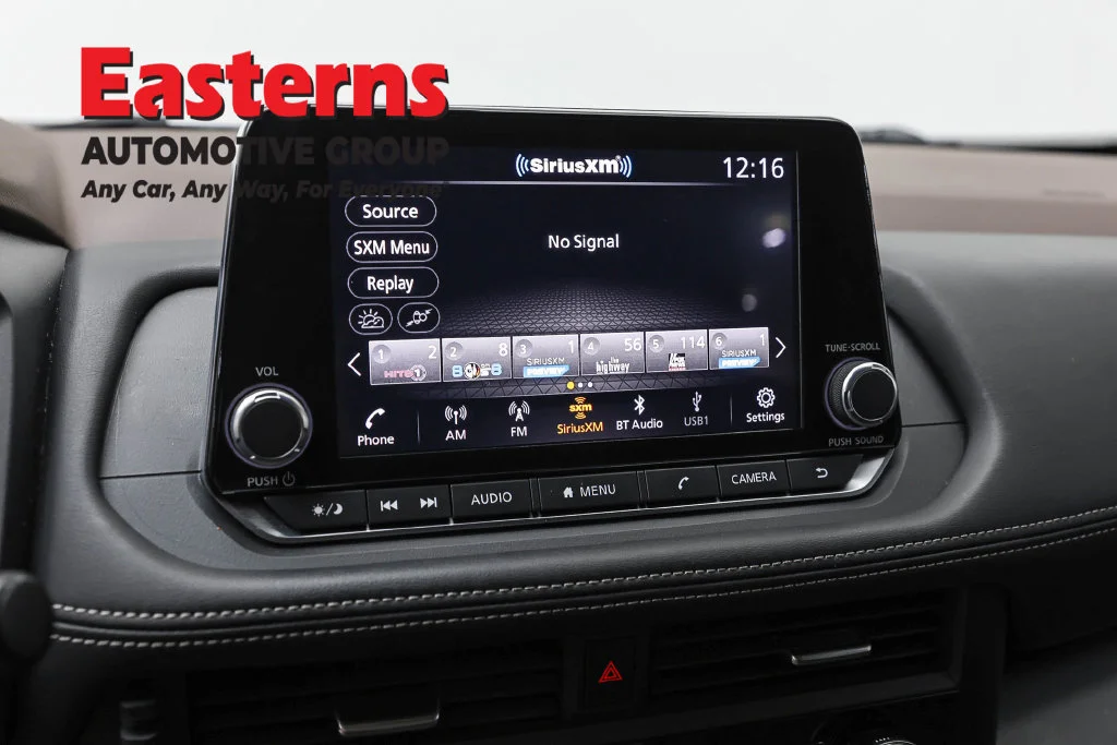 Used 2023 White Nissan S image 19