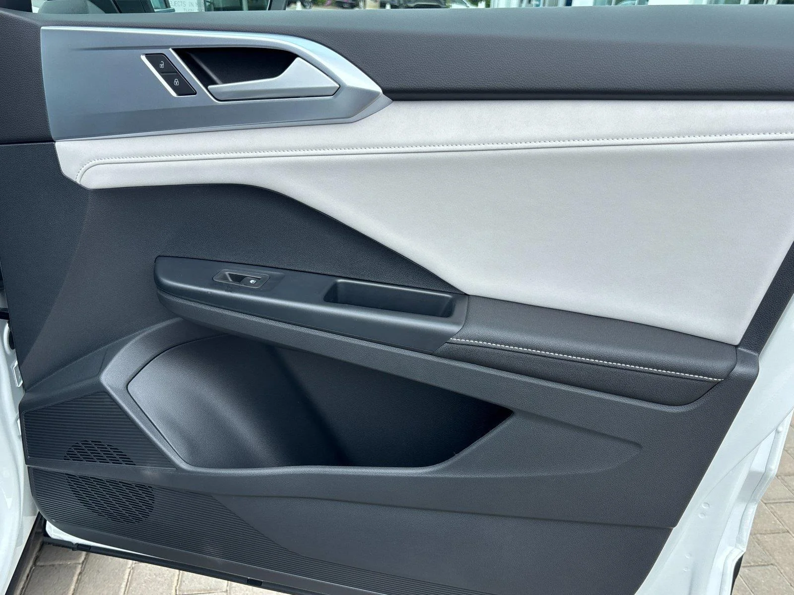 New 2026 Pure White Volkswagen SE image 38