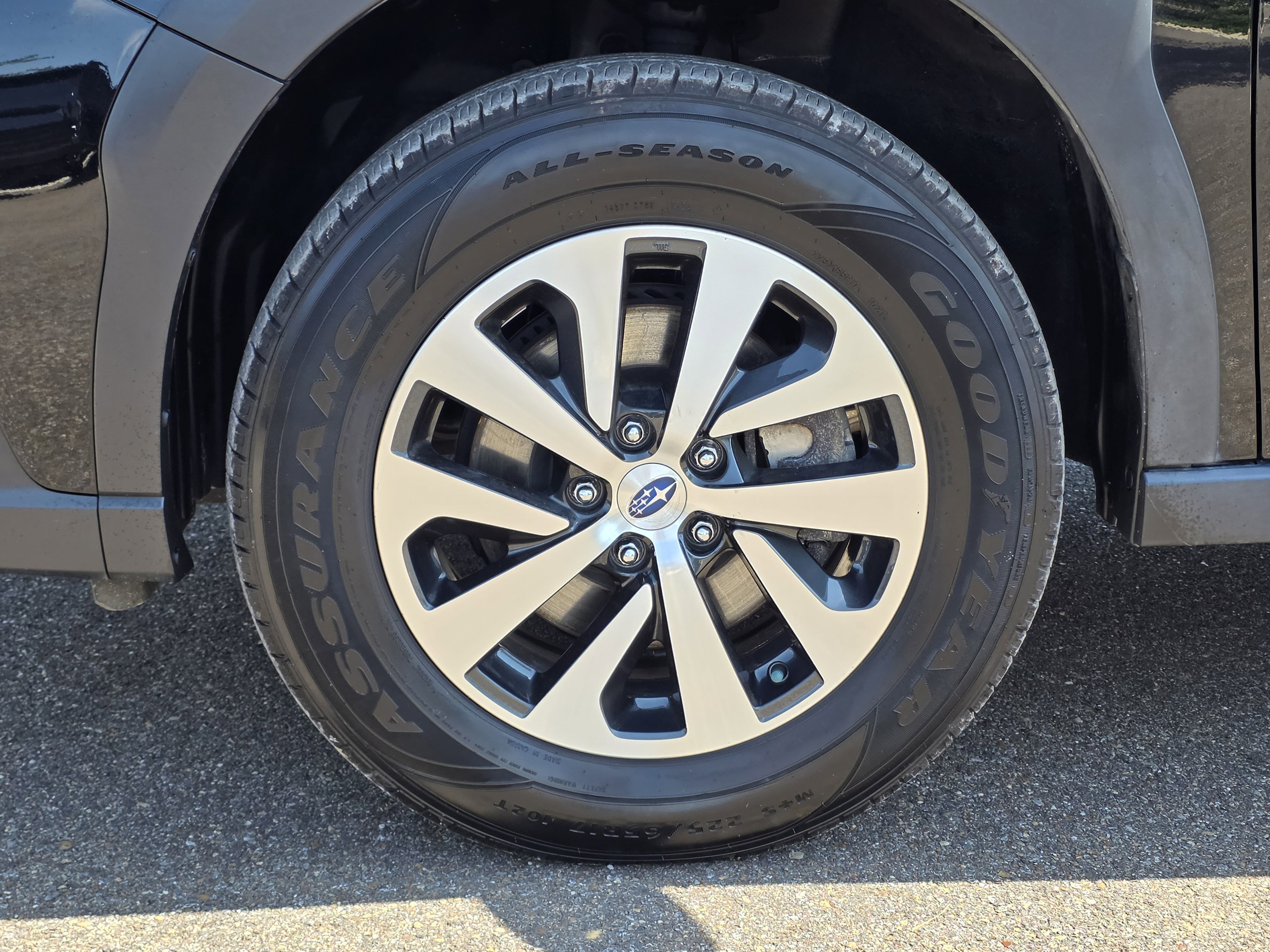 Used 2024 Crystal Black Silica Subaru Premium image 30