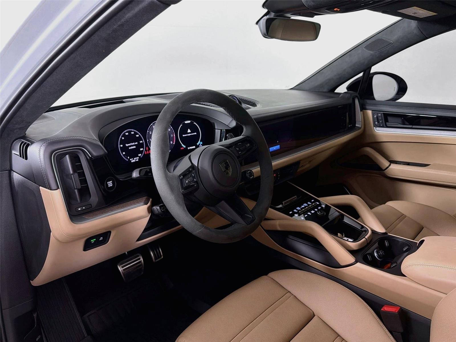Certified Used 2025 Carrara White Metallic Porsche Turbo E-Hybrid Coupé image 4
