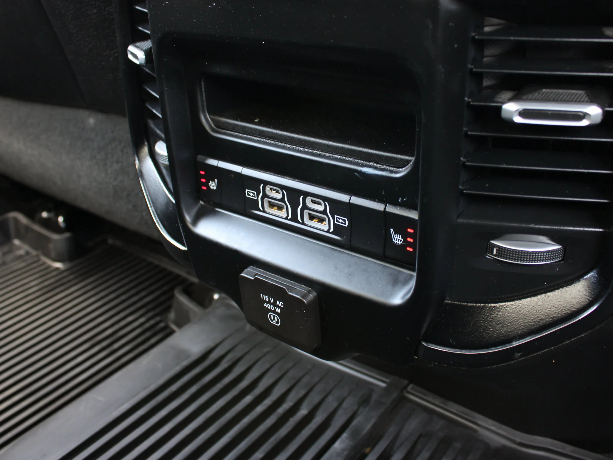 Certified Used 2024 White RAM Limited * Cummins Diesel | Night Edition | 5th Wheel & Gooseneck | Apple CarPlay | Adaptive Cruise image 19