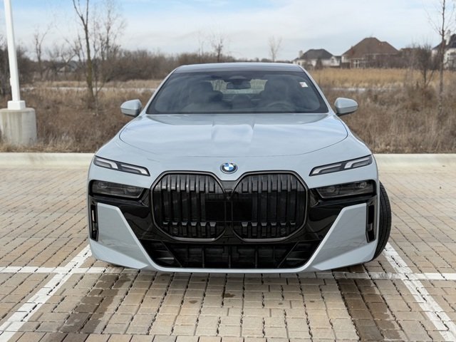 New 2025 Brooklyn Grey Metallic BMW 750e xDrive image 2