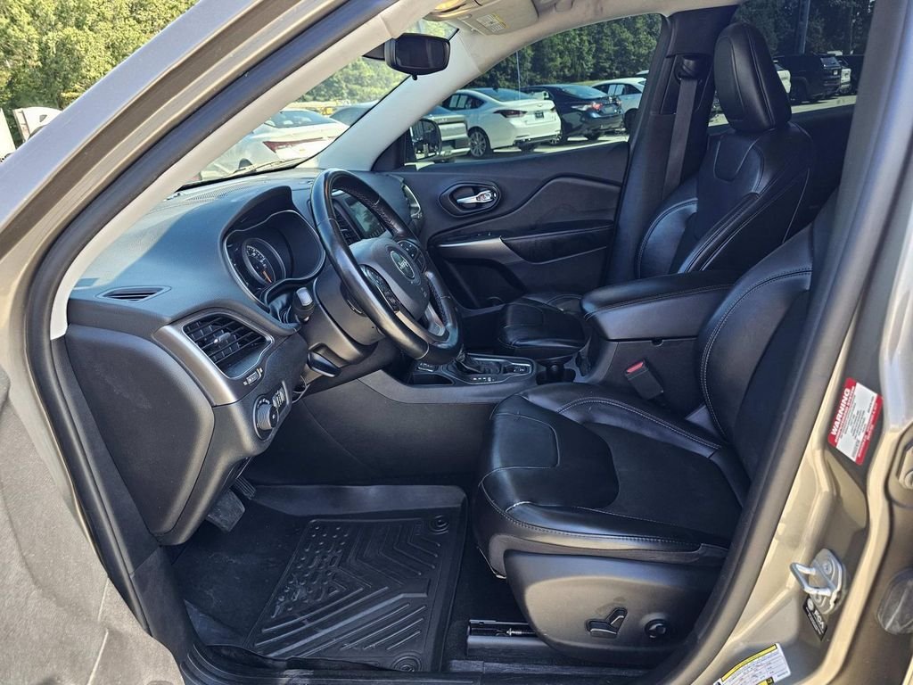 Used 2021 Beige Jeep Latitude Plus image 22