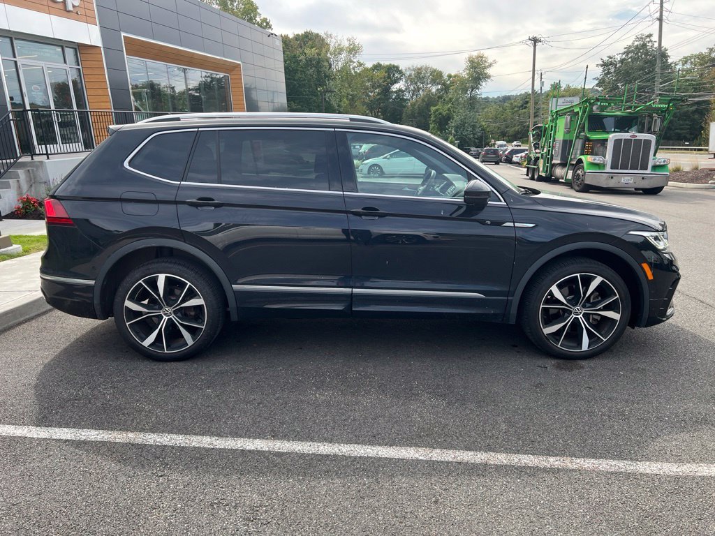 Used 2024 Black Volkswagen 2.0T SEL R-Line image 11