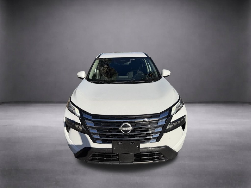 Used 2024 White/off-white Nissan SV image 2
