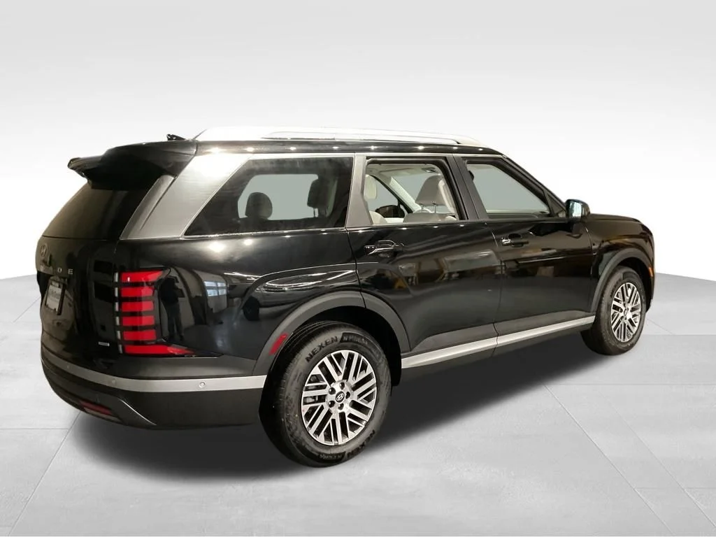New 2026 Black Hyundai SEL Premium image 5