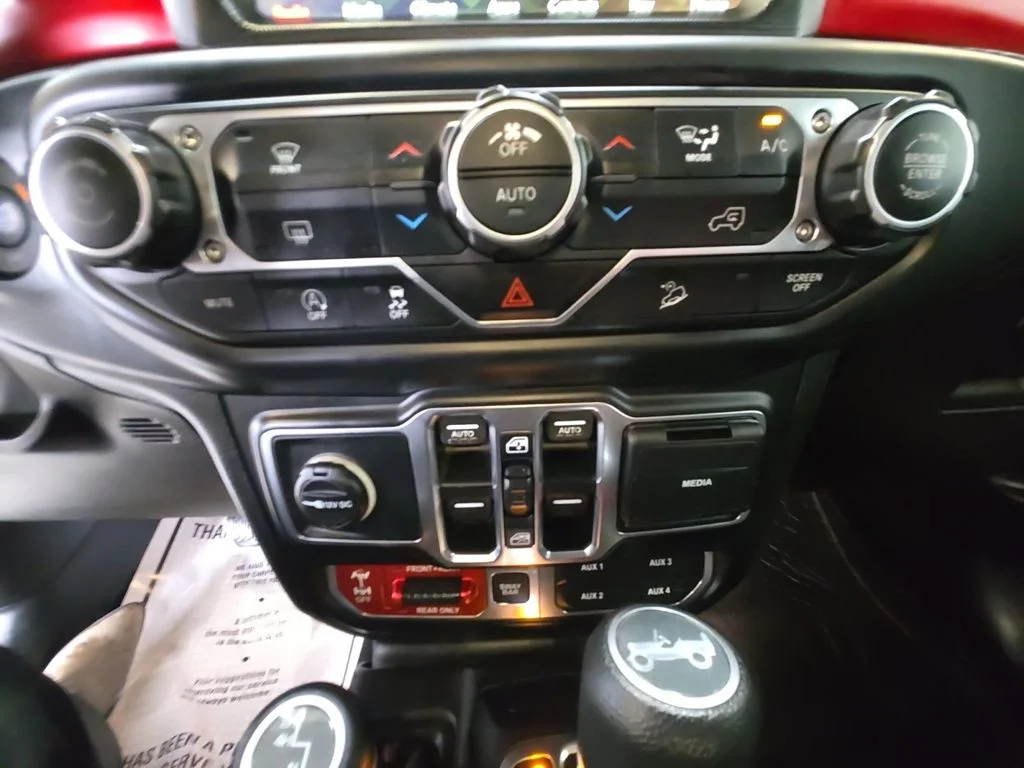 Used 2019 White Jeep Unlimited Rubicon image 17