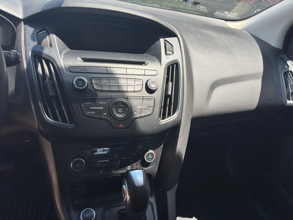 Used 2016 Race Red Ford SE image 13