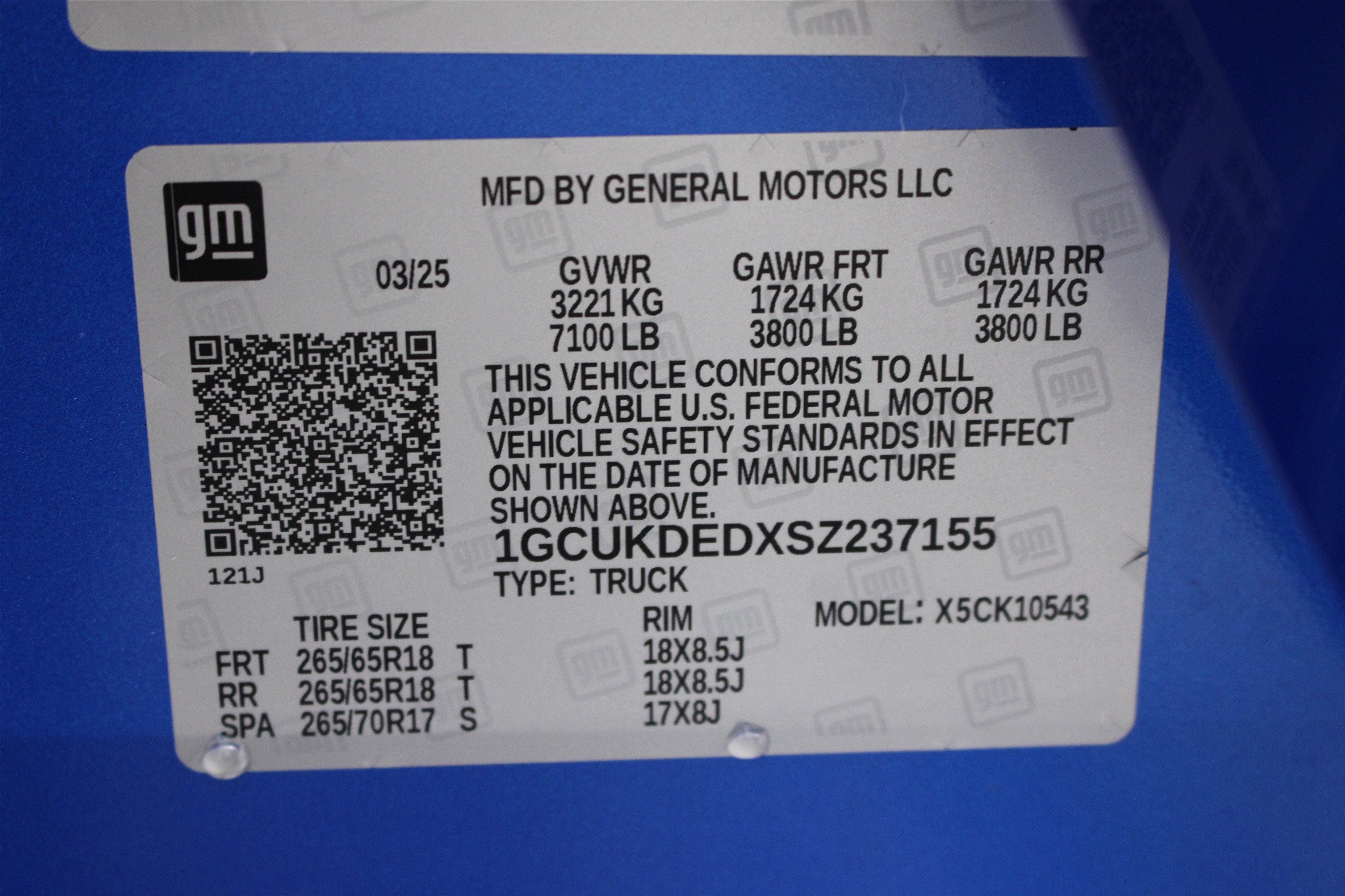 Used 2025 Riptide Blue Metallic Chevrolet LT image 40