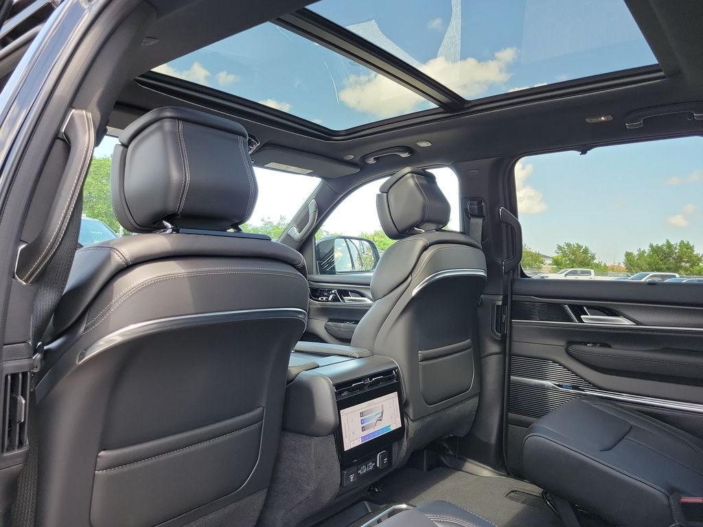 New 2026 High Gloss Black Exterior Paint Jeep Summit Obsidian image 15