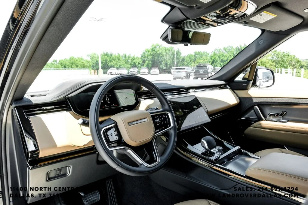 New 2026 Santorini Black Metallic Land Rover SE image 2