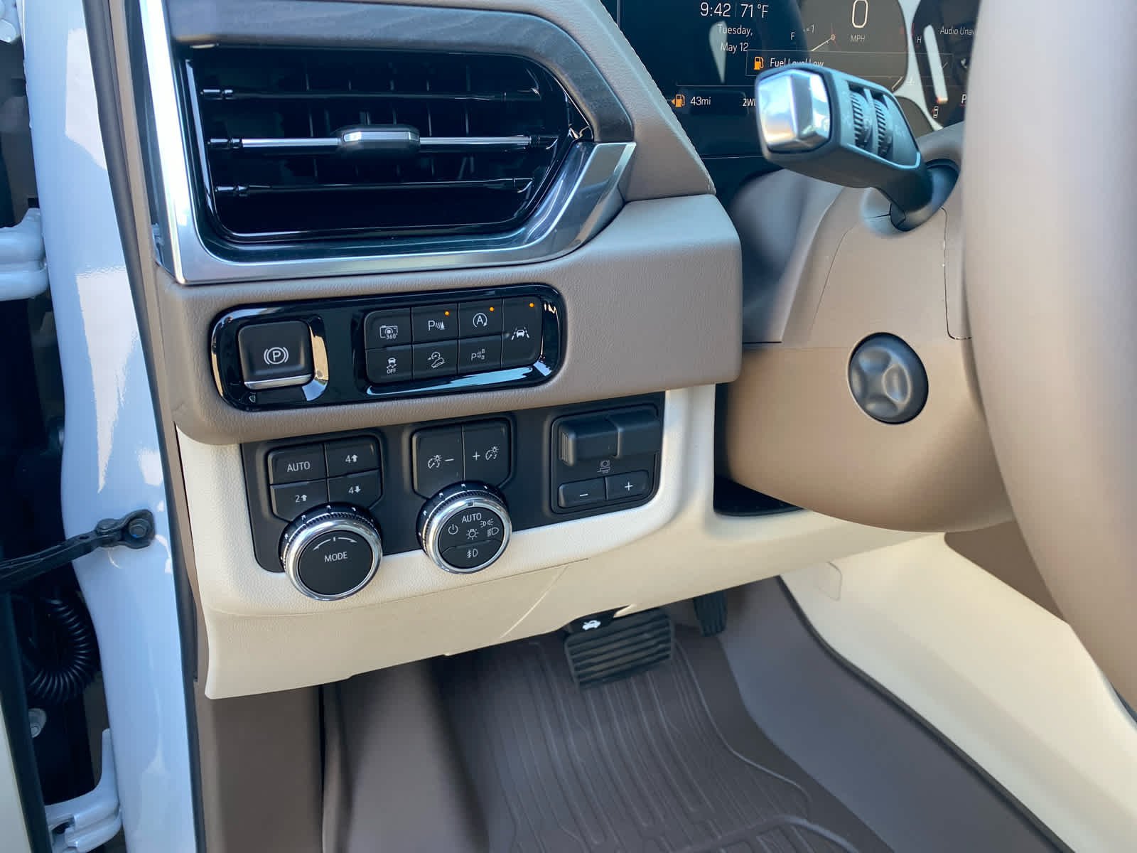 2026 GMC Yukon XL Denali - Photo 11
