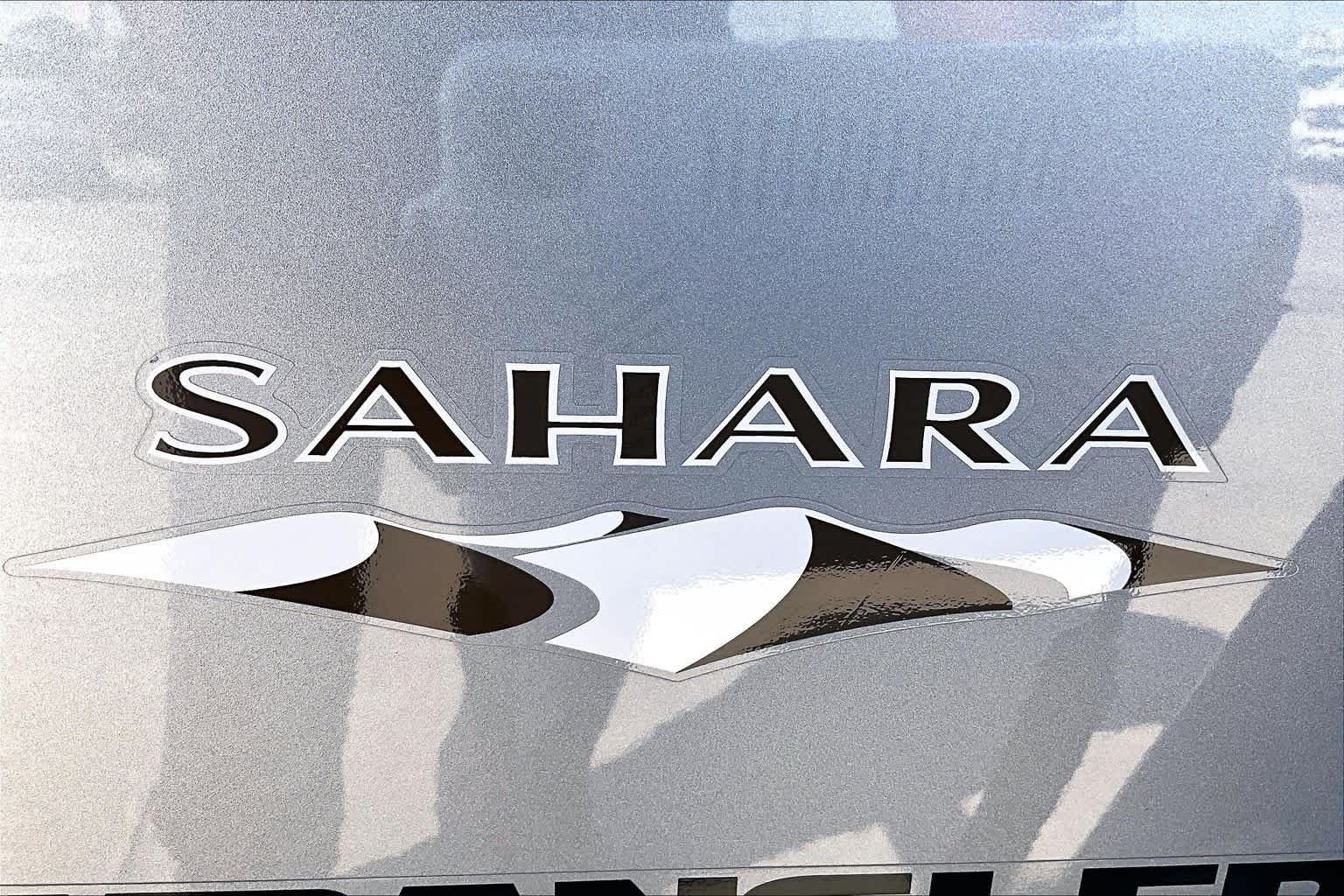 Used 2017 Billet Silver Metallic Clearcoat Jeep Sahara image 10