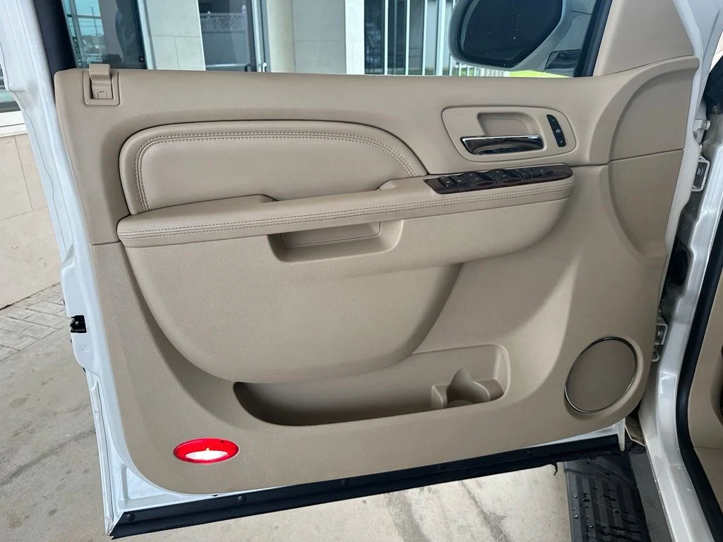 Used 2011 White Cadillac Premium image 7