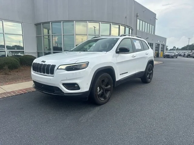 Used 2023 White Jeep Altitude image 2