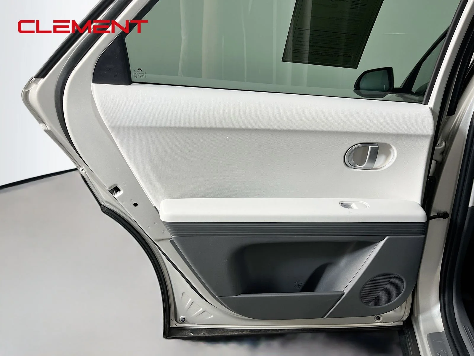Used 2024 Gold Hyundai SEL image 31