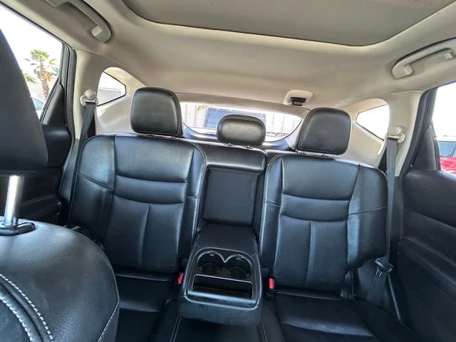 Used 2018 White Nissan Platinum image 19