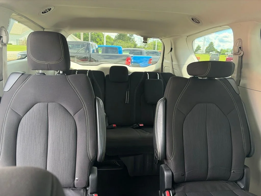 Used 2023 White Chrysler LX image 28