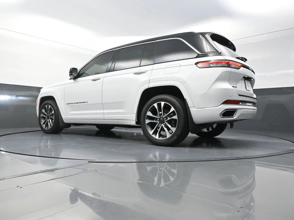 Used 2024 White Jeep Overland image 28